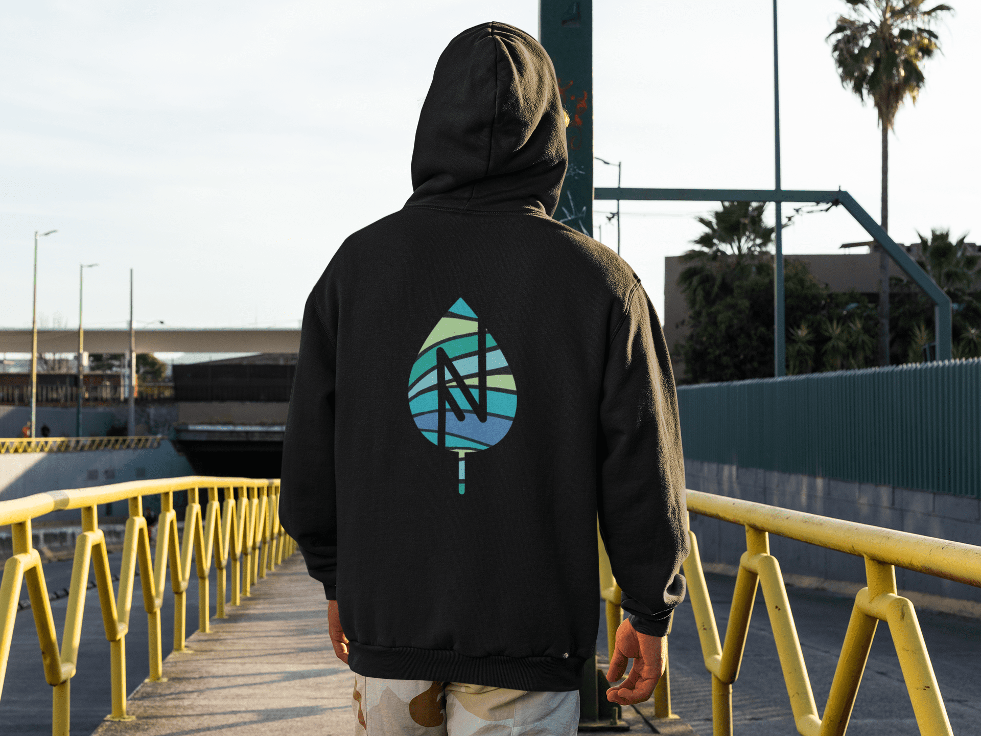 Sweat à Capuche unisexe Native Forest <br>Ester – Image 2